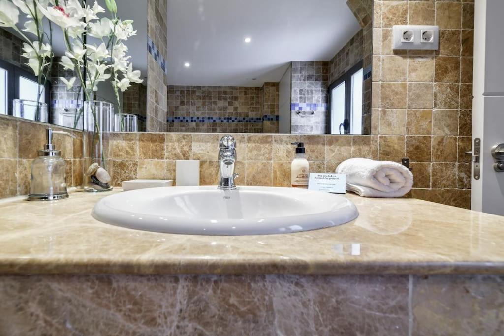 Big Stylish And Modern Apartment In Madrid Centre Exteriér fotografie