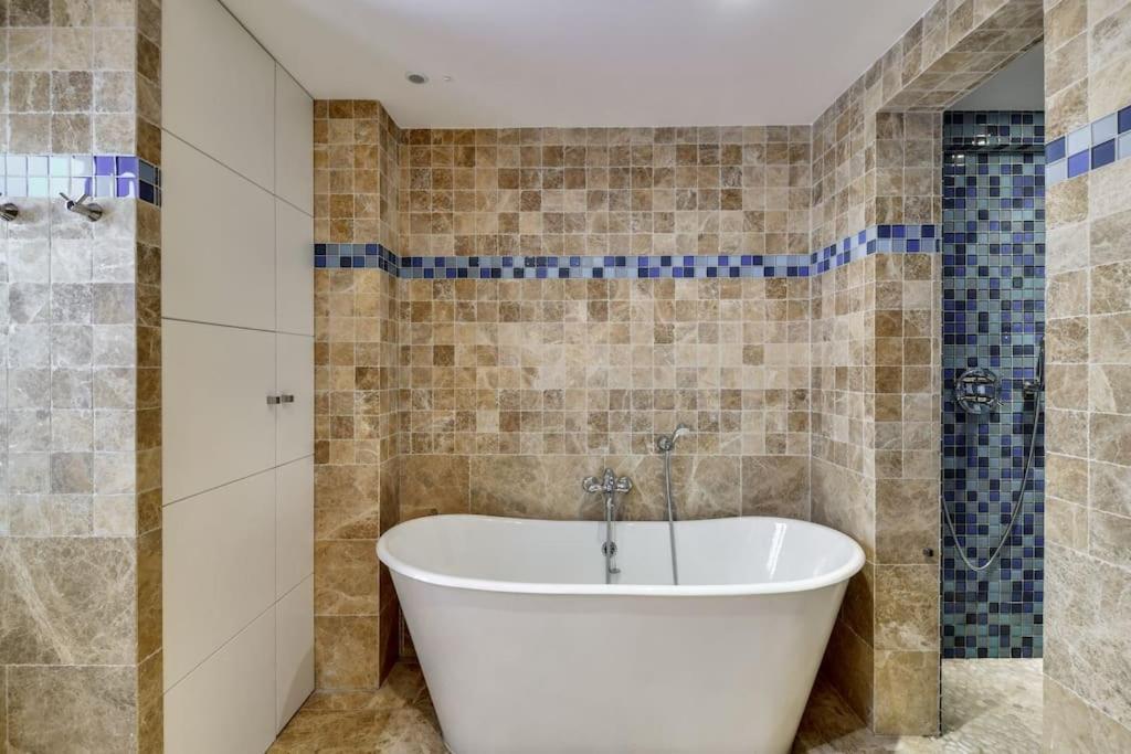 Big Stylish And Modern Apartment In Madrid Centre Exteriér fotografie